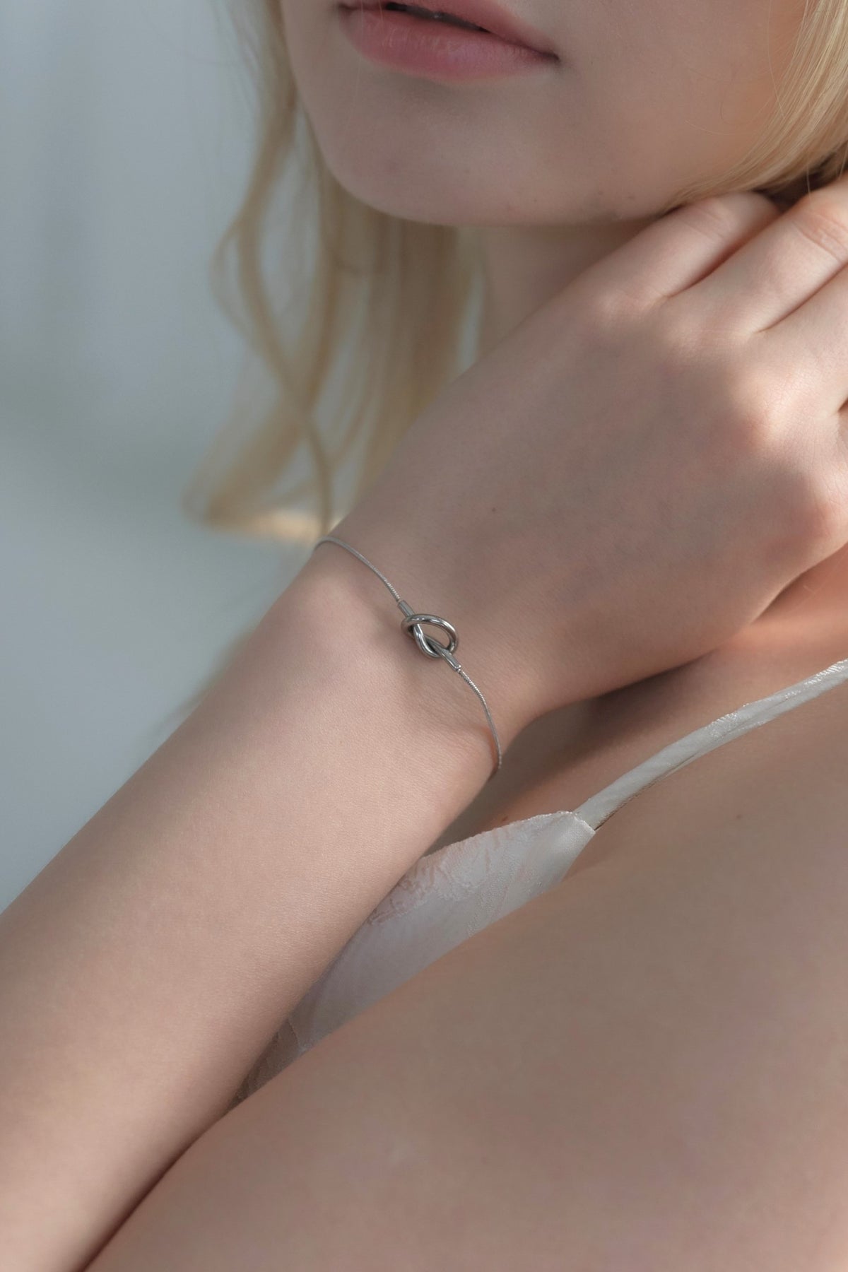 ワンストロークノットブレスレット｜ステンレス製アクセサリー – LOÉ